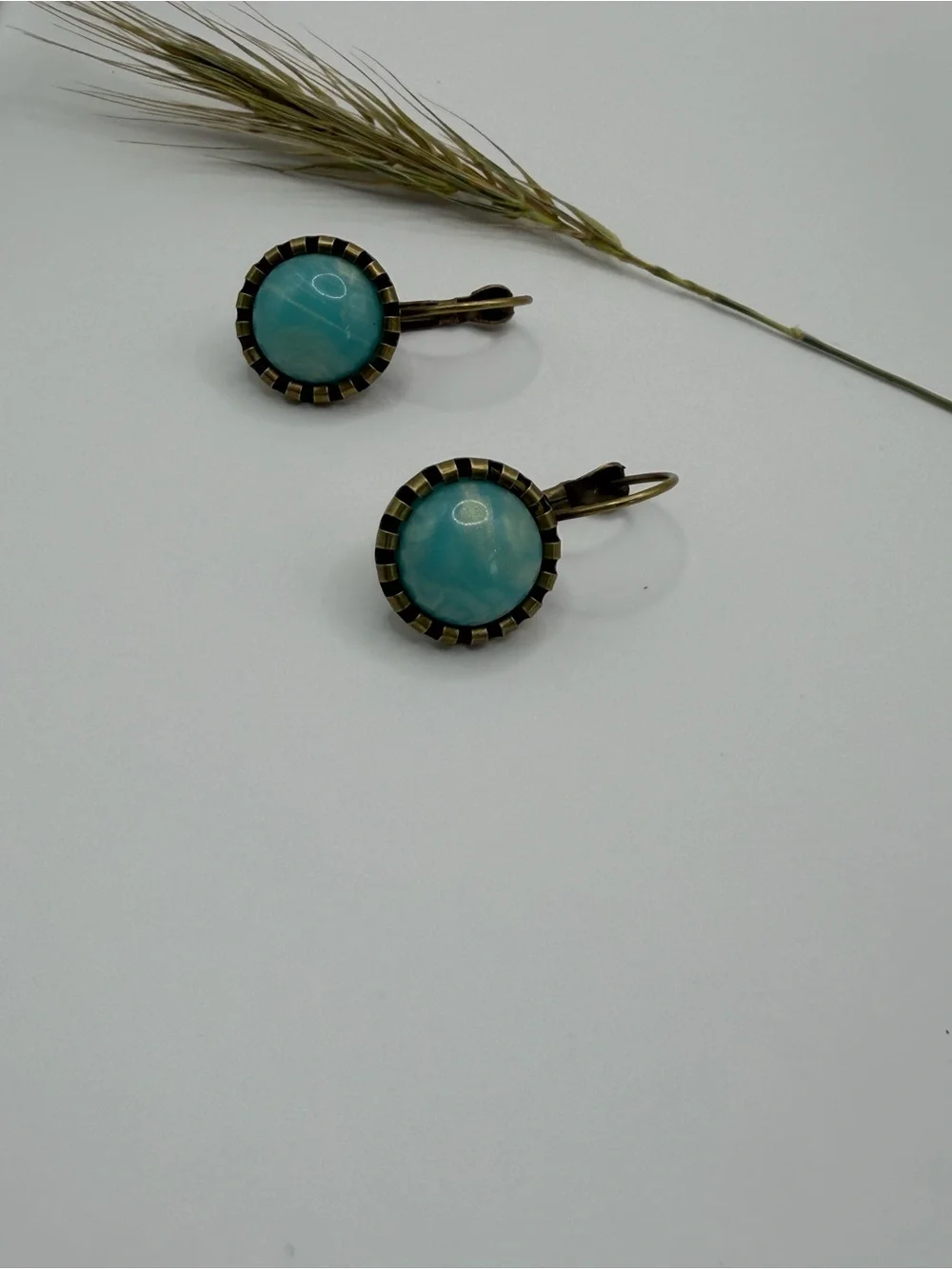 Vintage-Style light blue Glass Drop resin Earrings